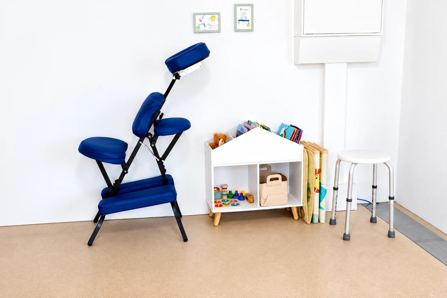 Behandlungsstuhl für die Therapie von Nacken und Schultern
